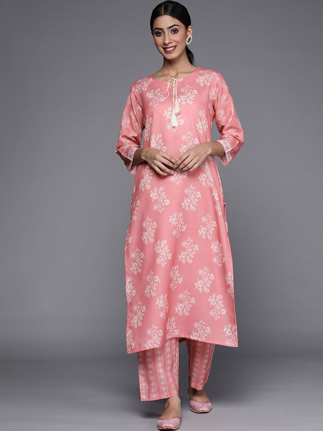 

Varanga Woman Digital Printed Winter kurta & Printed Straight Trouser, Pink