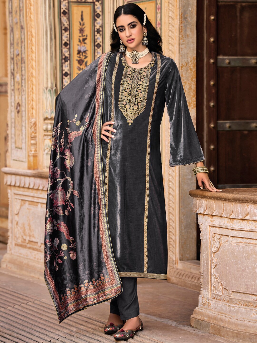 

Stylee LIFESTYLE Grey & Gold-Toned Embroidered Velvet Unstitched Dress Material