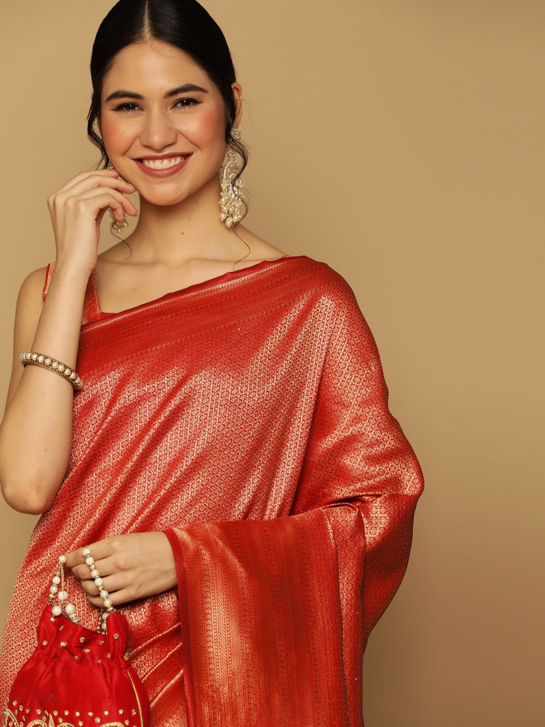 

Satrani Red & Gold-Toned Woven Design Zari Art Silk Banarasi Saree