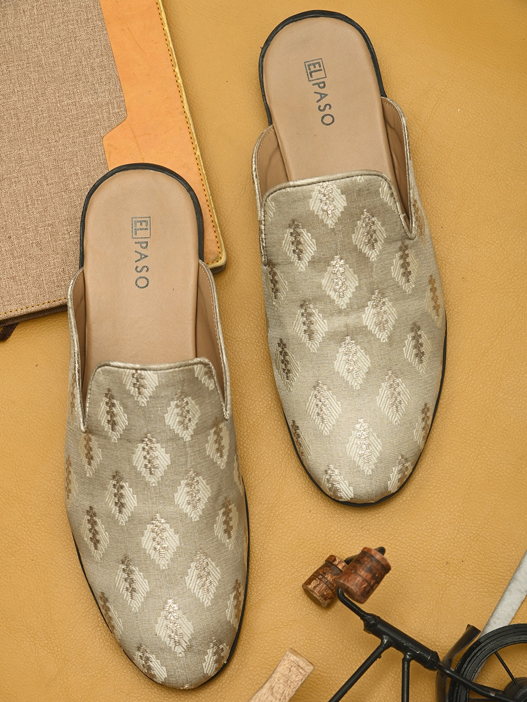 

El Paso Men Beige Woven Design Mules