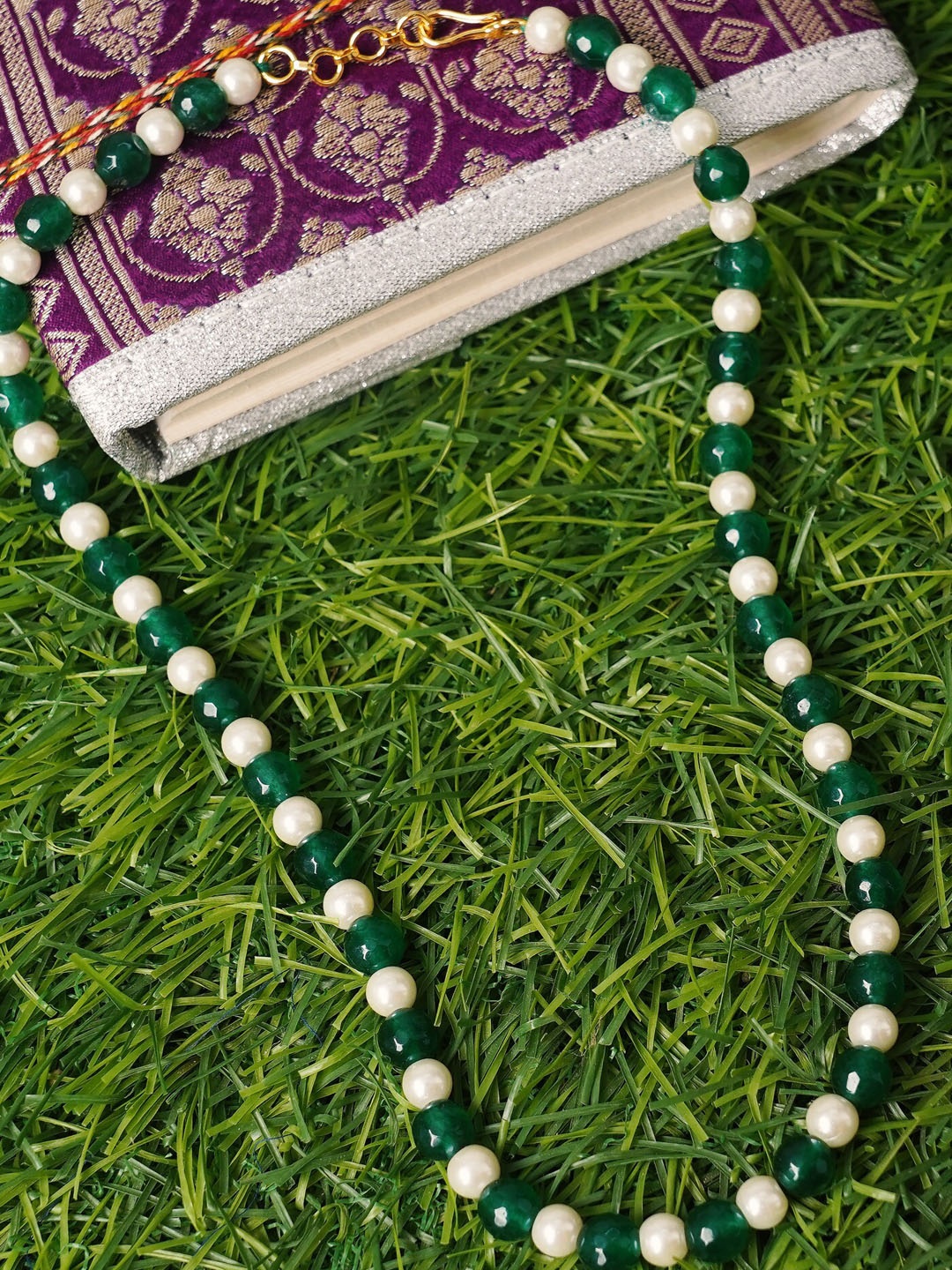 

Unnati Silks Women Green & White Necklace