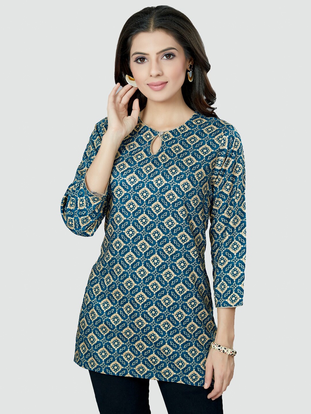 

Saree Swarg Teal Geometric Embellished Kurti