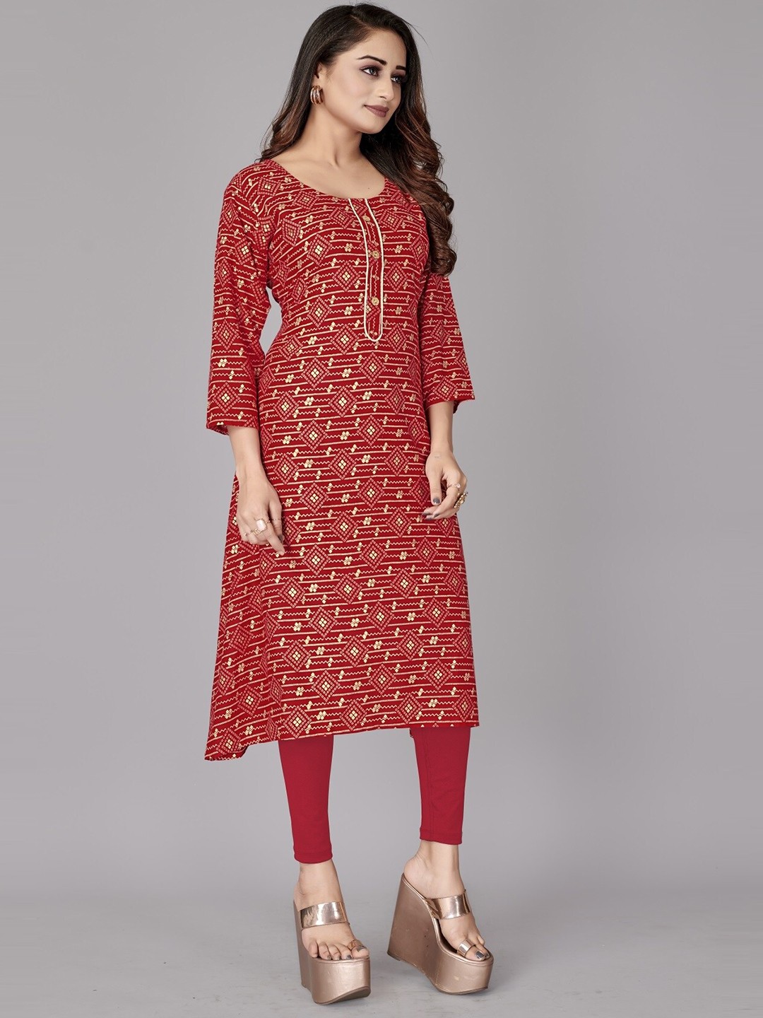 

Fashion FRICKS Women Red & Gold-Toned Geometric Printed Cotton Kurta