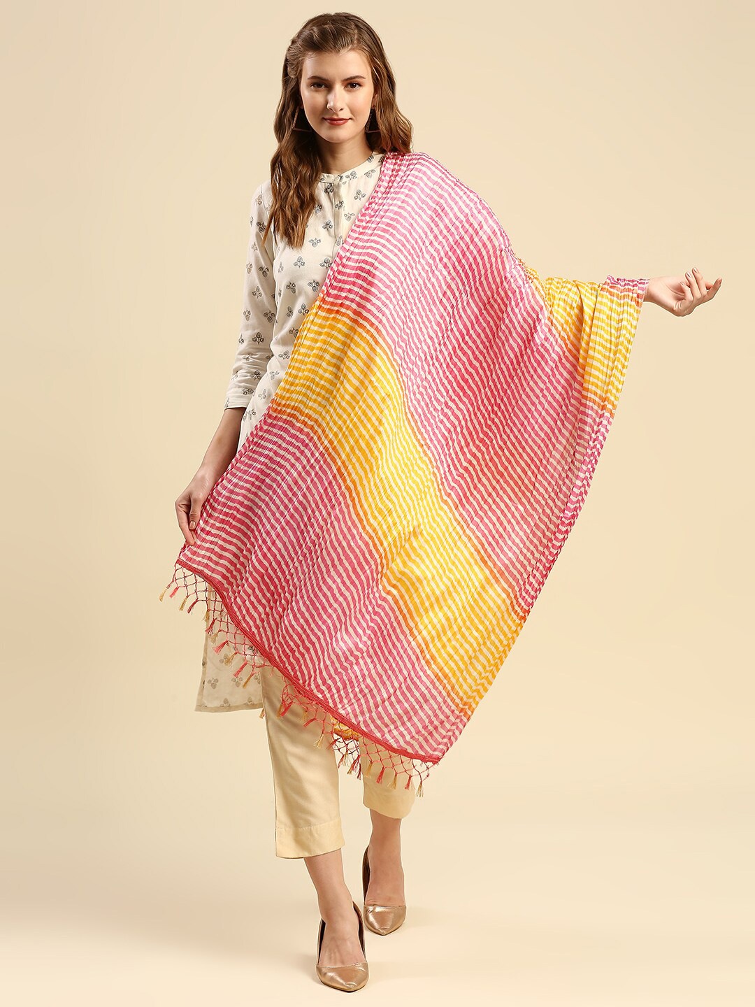 

Dupatta Bazaar Pink & Yellow Printed Leheriya Dupatta