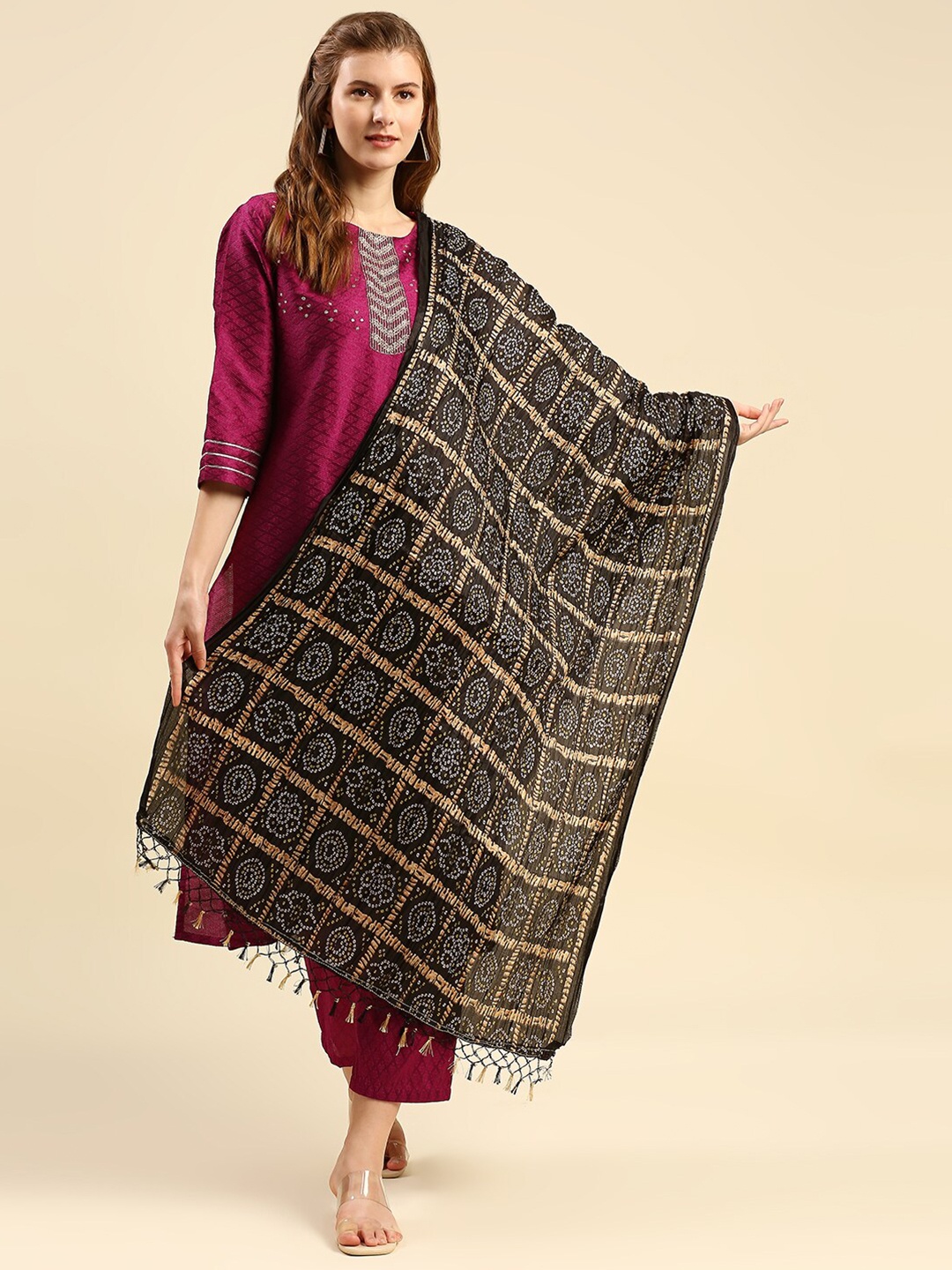 

Dupatta Bazaar Black & Gold-Toned Printed Dupatta