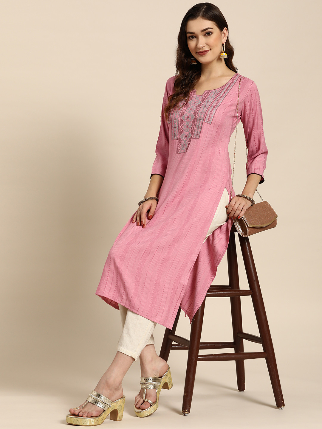 

Sangria Women Dusty Pink Dobby Weave Thread-Work Kurta, Rose