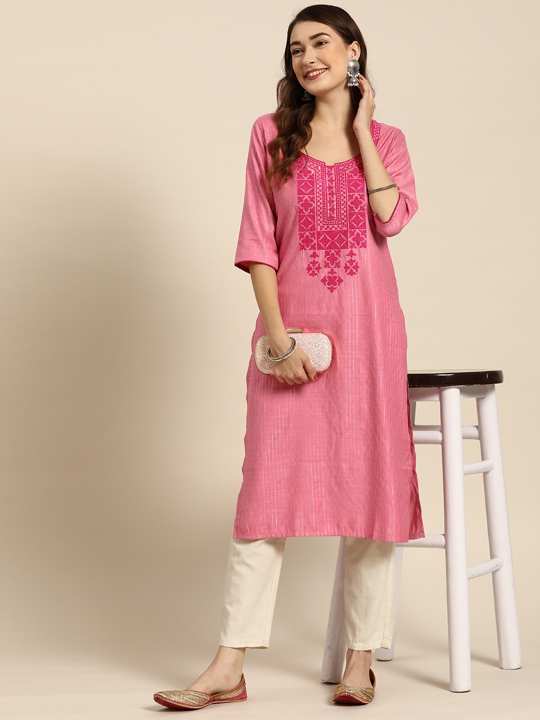 

Sangria Women Pink Dobby Weave Thread-Work Kurta