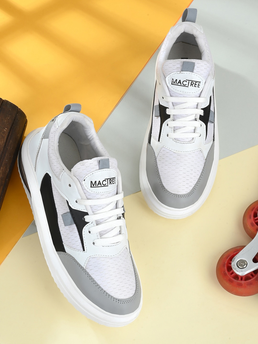 

Mactree Men White & Black Colourblocked Lace-Ups Sneakers