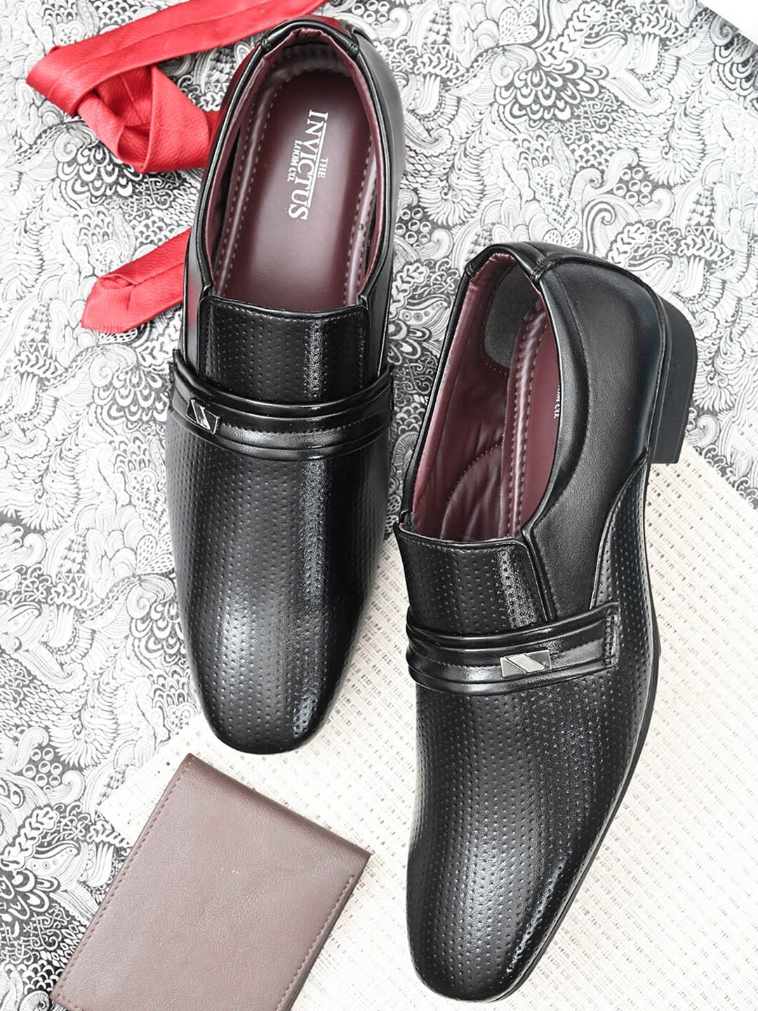 

INVICTUS Men Black Solid Formal Slip On Shoes
