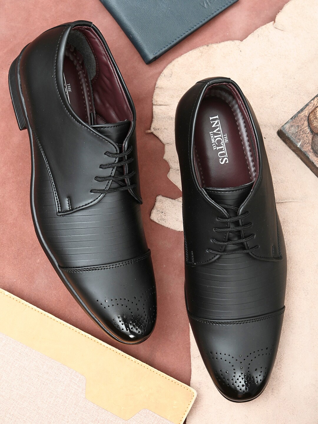 

INVICTUS Men Black Solid Brogues