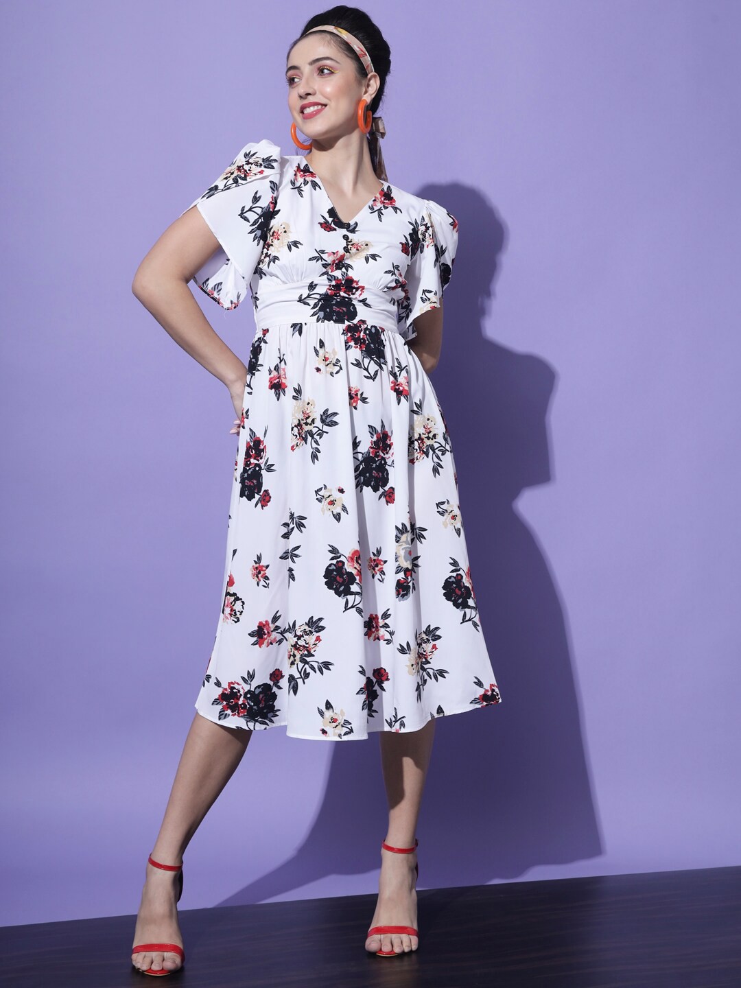 

Slenor Women White & Black Floral Georgette Midi Dress