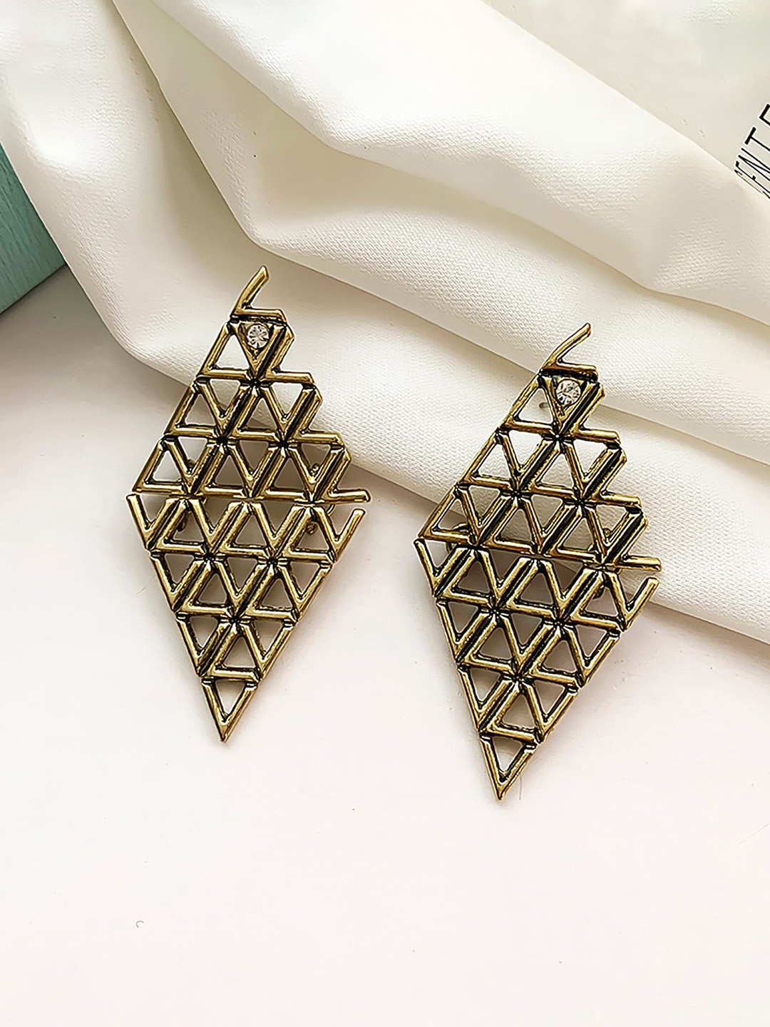 

Bellofox Gold-Plated Contemporary Drop Earrings
