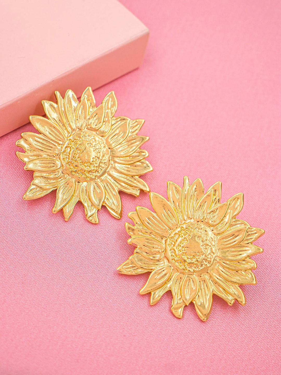 

Bellofox Gold-Toned Contemporary Flower Studs Earrings