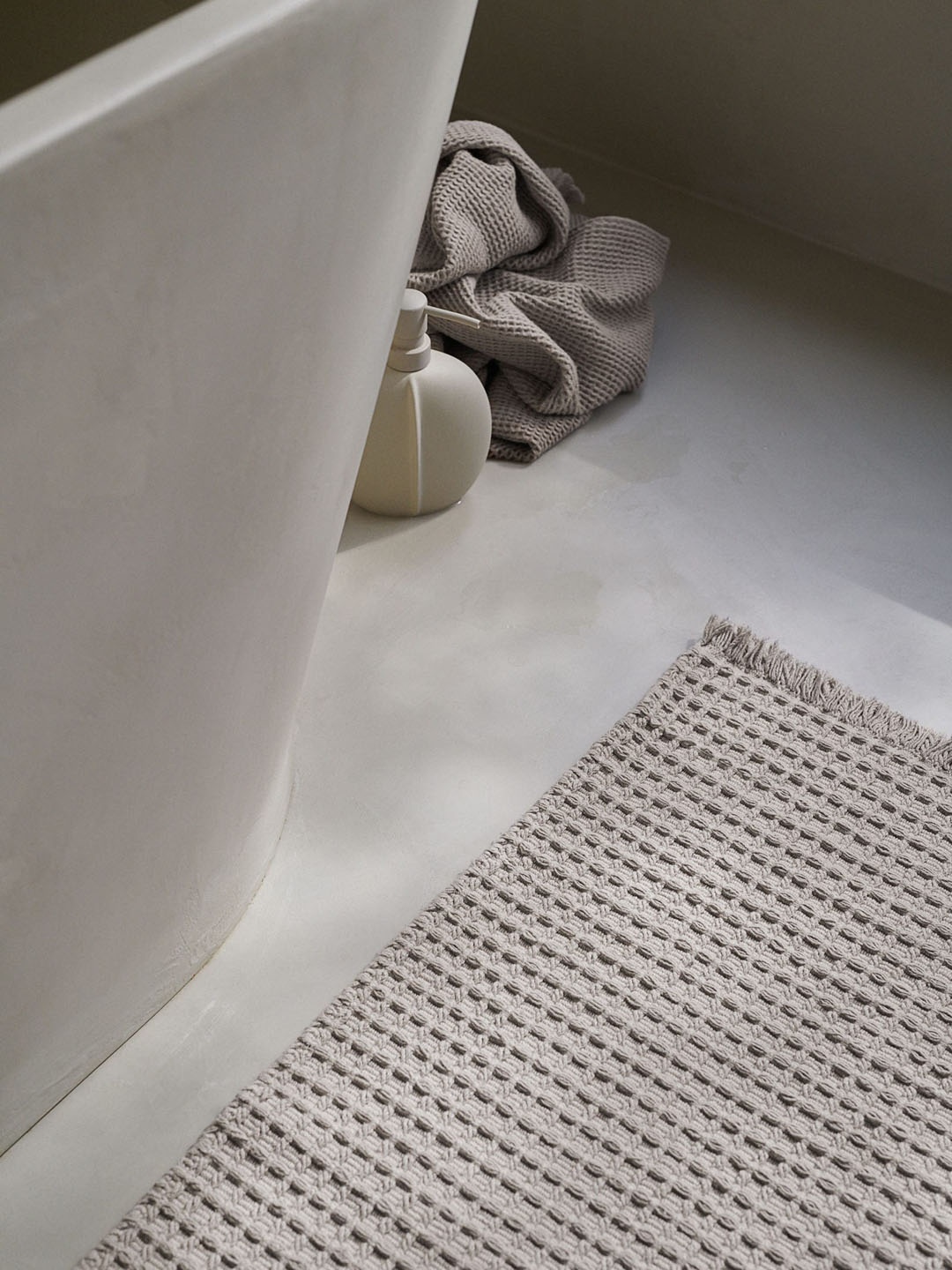 

H&M Beige Solid Pure Cotton Anti-Slip Bath Mat