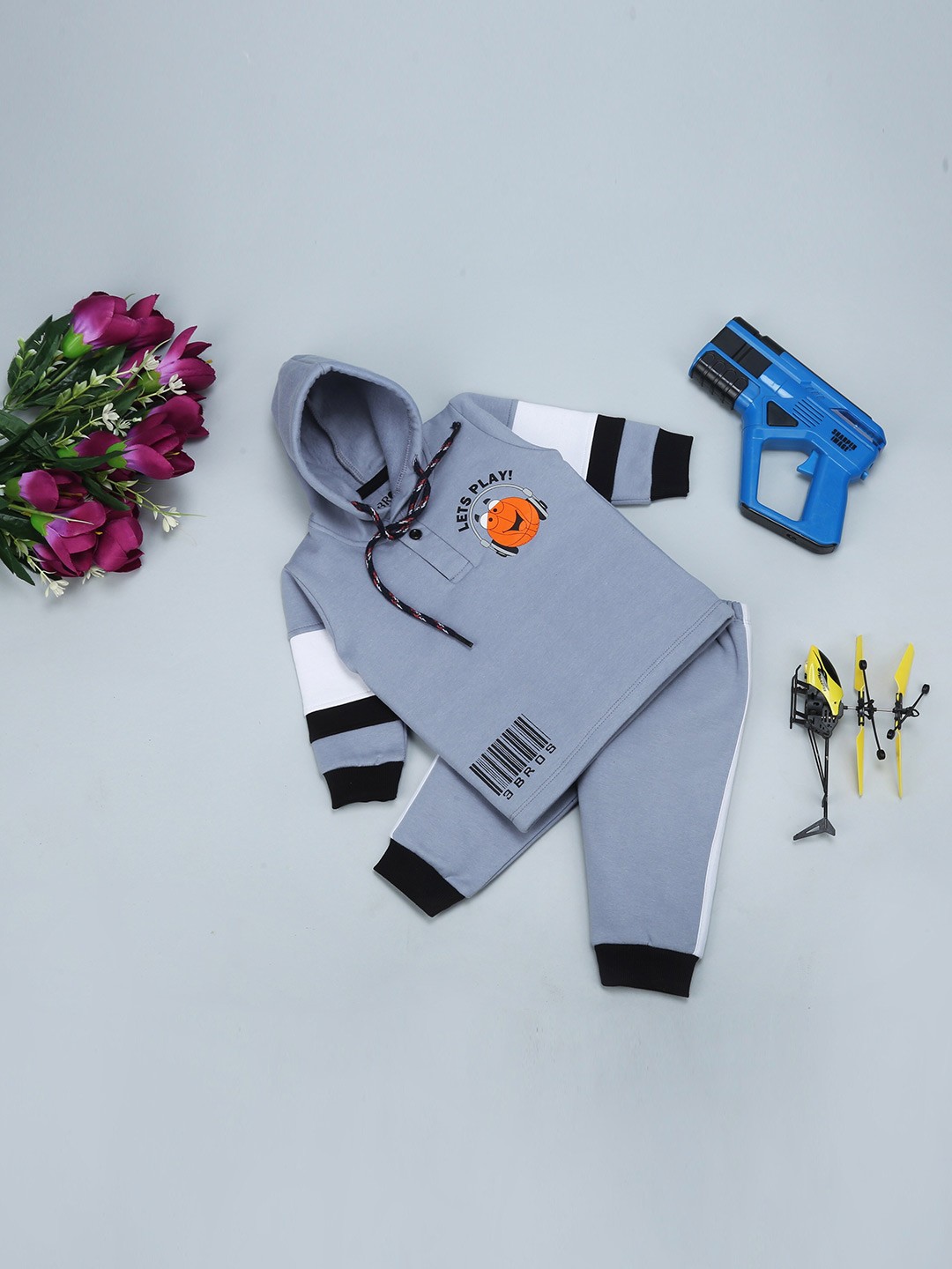 

3BROS Unisex Kids Grey & White Printed Hooded T-shirt with Pyjamas