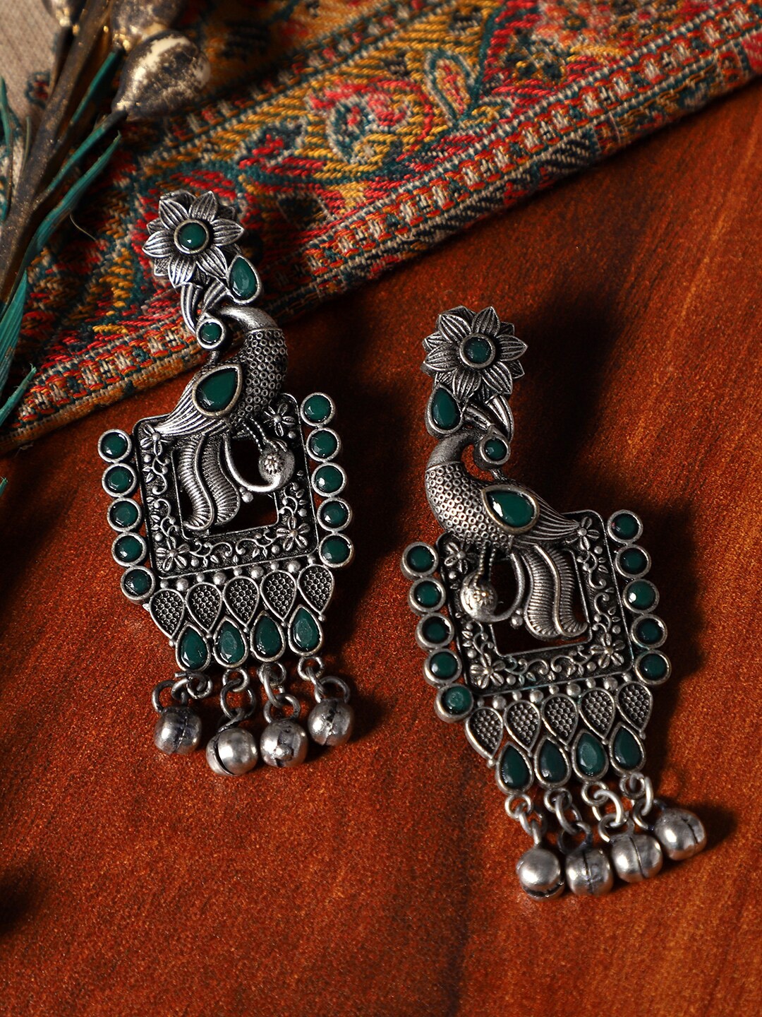 

VENI Silver-Toned Contemporary Jhumkas Earrings
