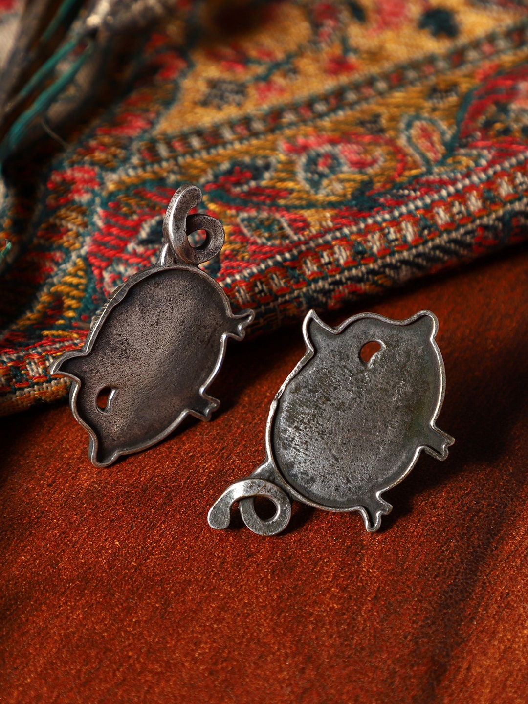

VENI Silver-Plated Contemporary Studs Earrings