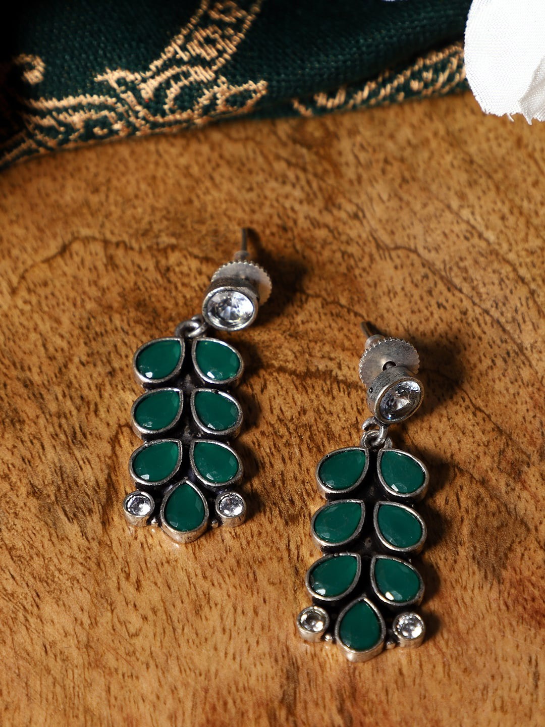 

VENI Silver-Toned & Green Contemporary Drop Earrings