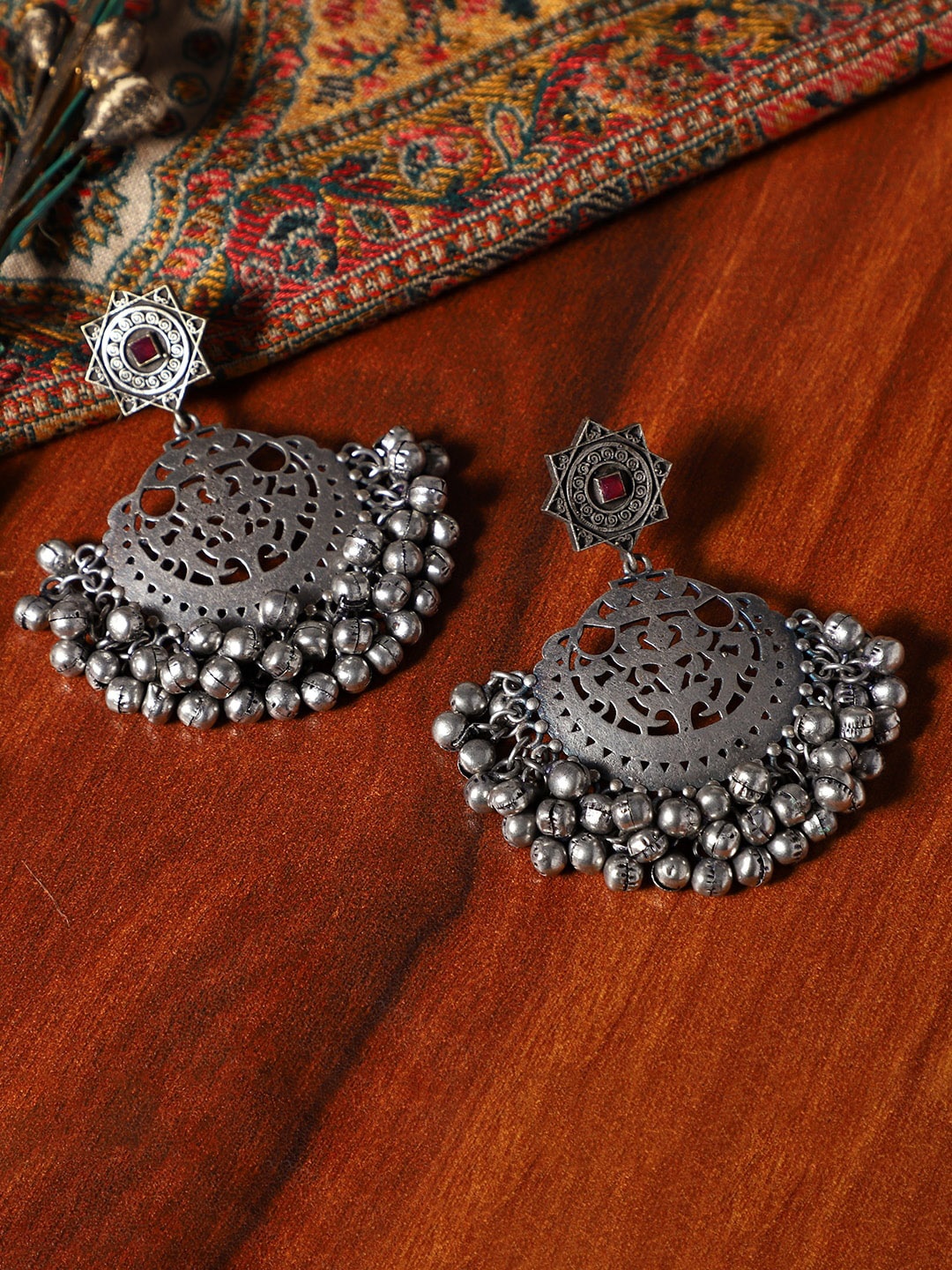 

VENI Women Silver-Toned Contemporary Chandbalis Earrings