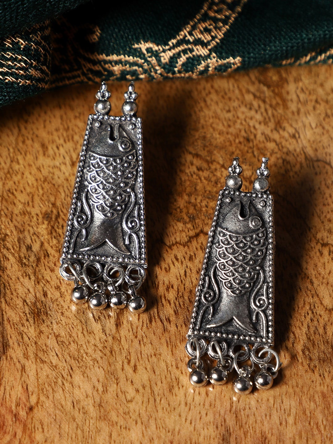 

VENI Silver-Plated Oxidized Contemporary Drop Earrings