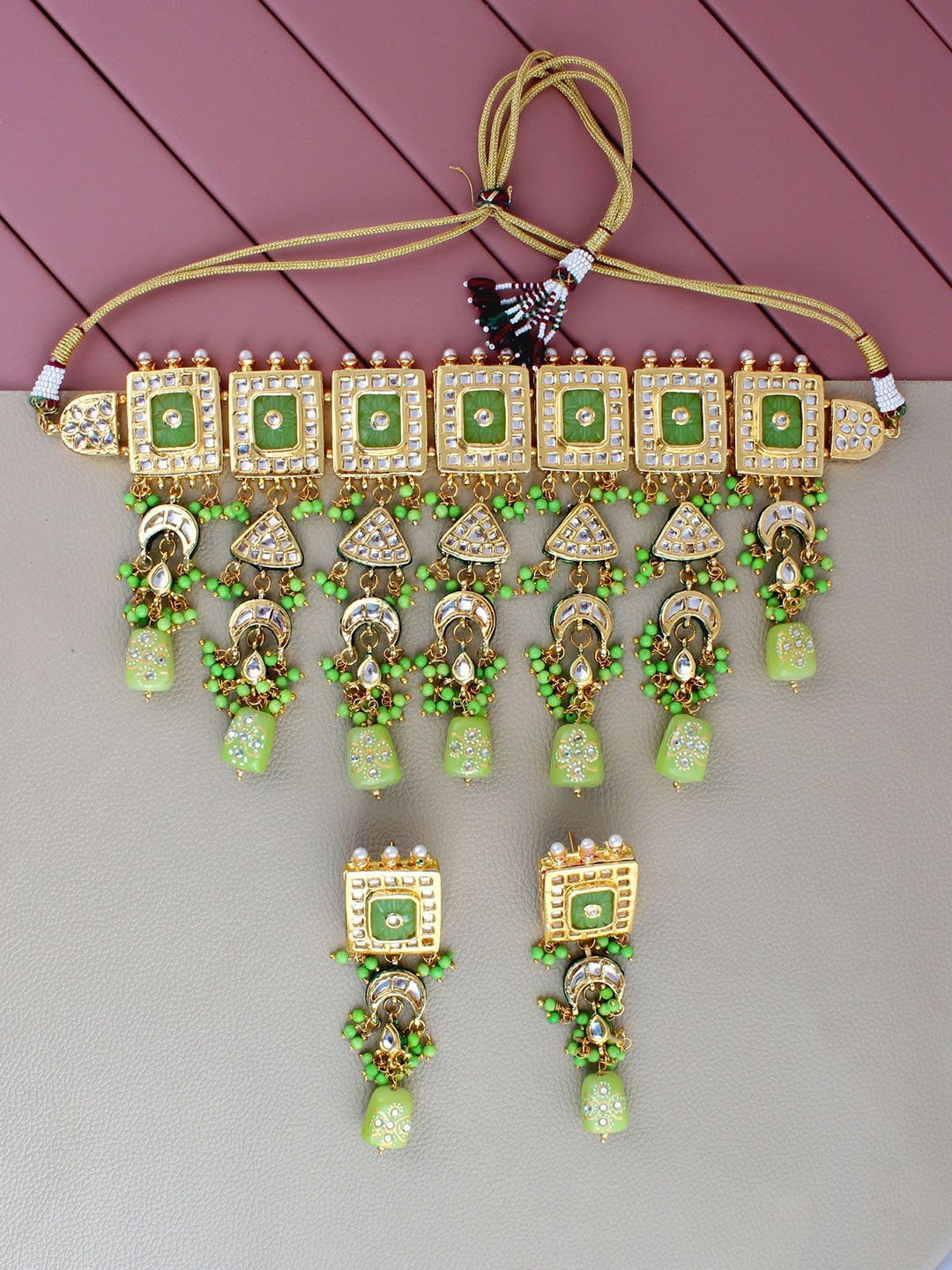 

LUCKY JEWELLERY Gold-Plated & Green Kundan Studded Choker Jewellery Set