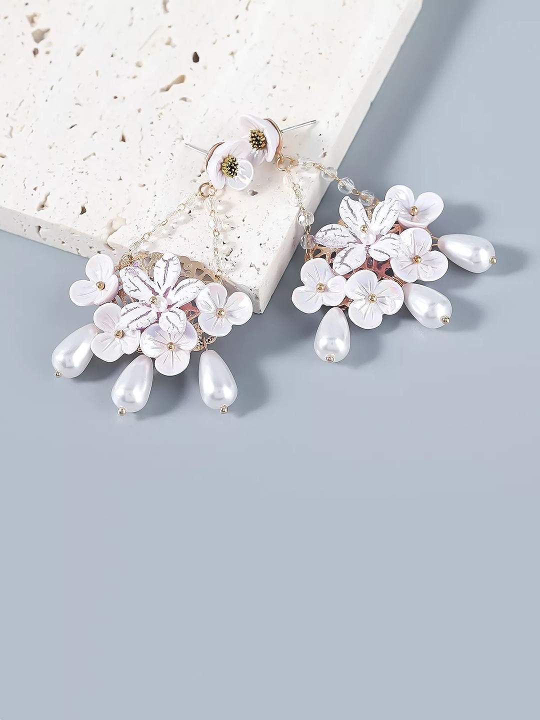 

AVANT-GARDE PARIS Cream-Coloured Floral Drop Earrings