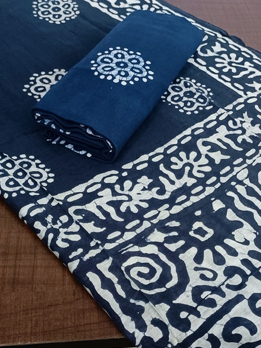 

SALWAR STUDIO Blue & White Printed Pure Cotton Unstitched Dress Material