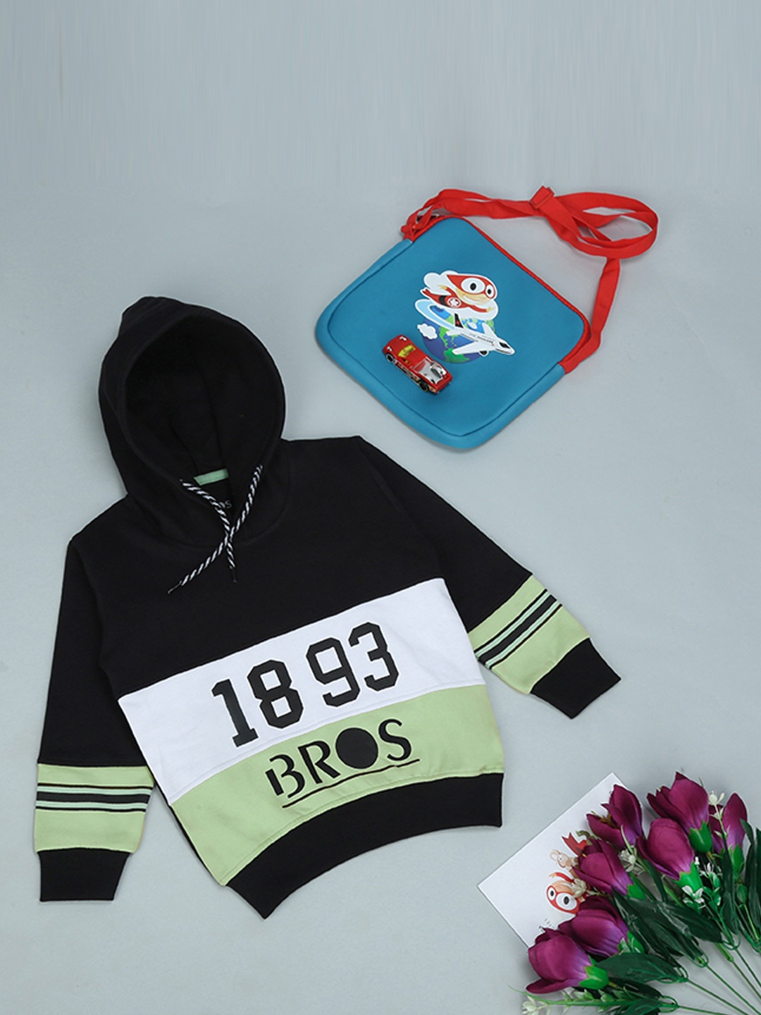 

3BROS Unisex Kids Black & Sea Green Printed Fleece Hooded Sweatshirt