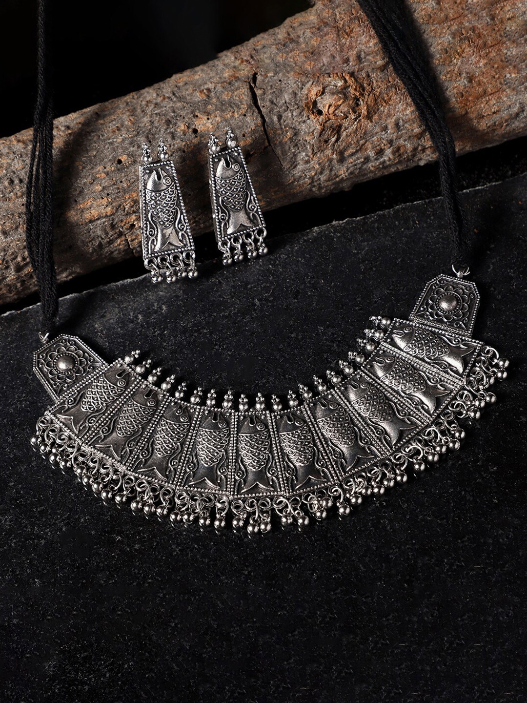 

VENI Women Silver-Toned Oxidised Jewellery Set