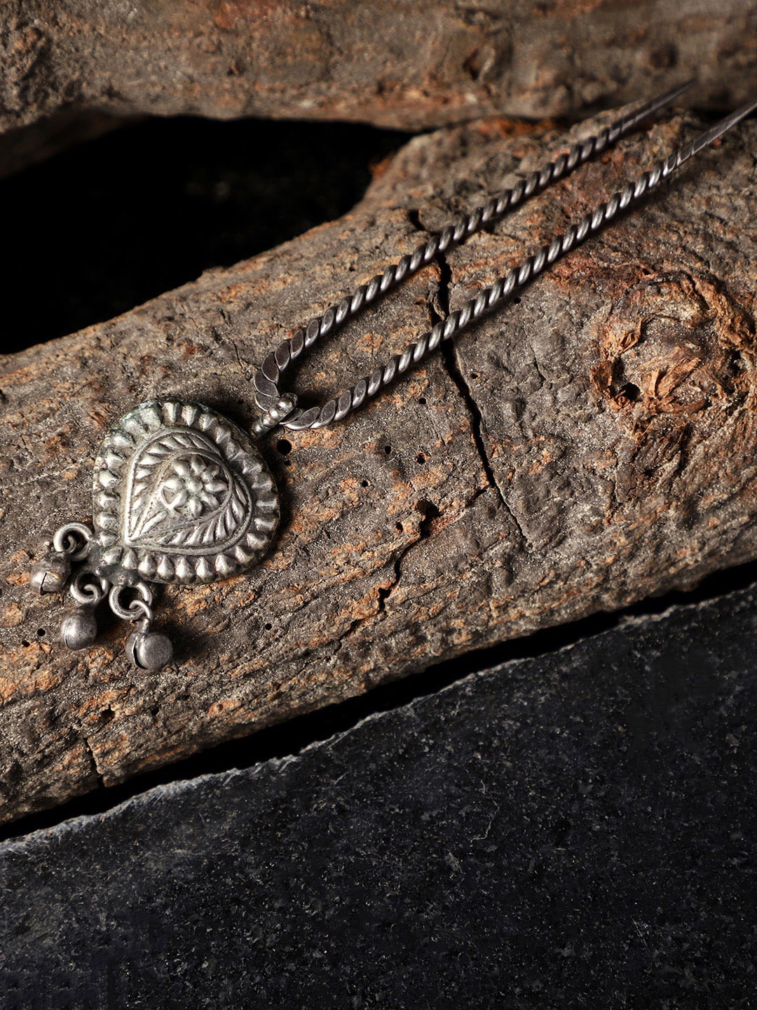 

Veni Silver-Plated Oxidised Hair Bun Pin