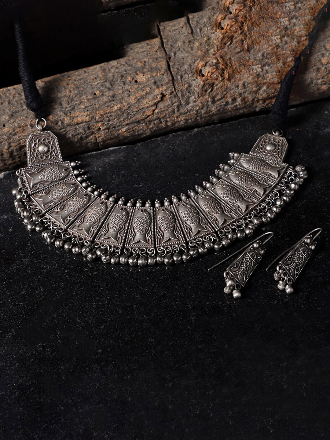 

VENI Oxidised Fish Choker Necklace Set, Silver