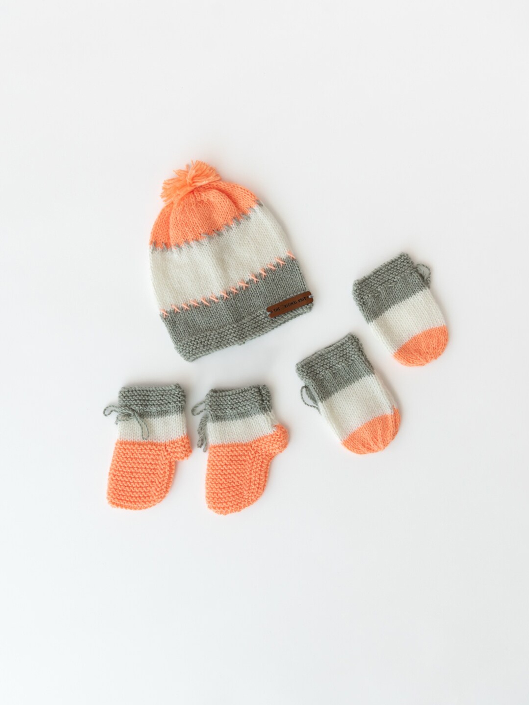 

The Original Knit Kids Peach-Coloured & White Embroidered Cap With Socks & Mittens