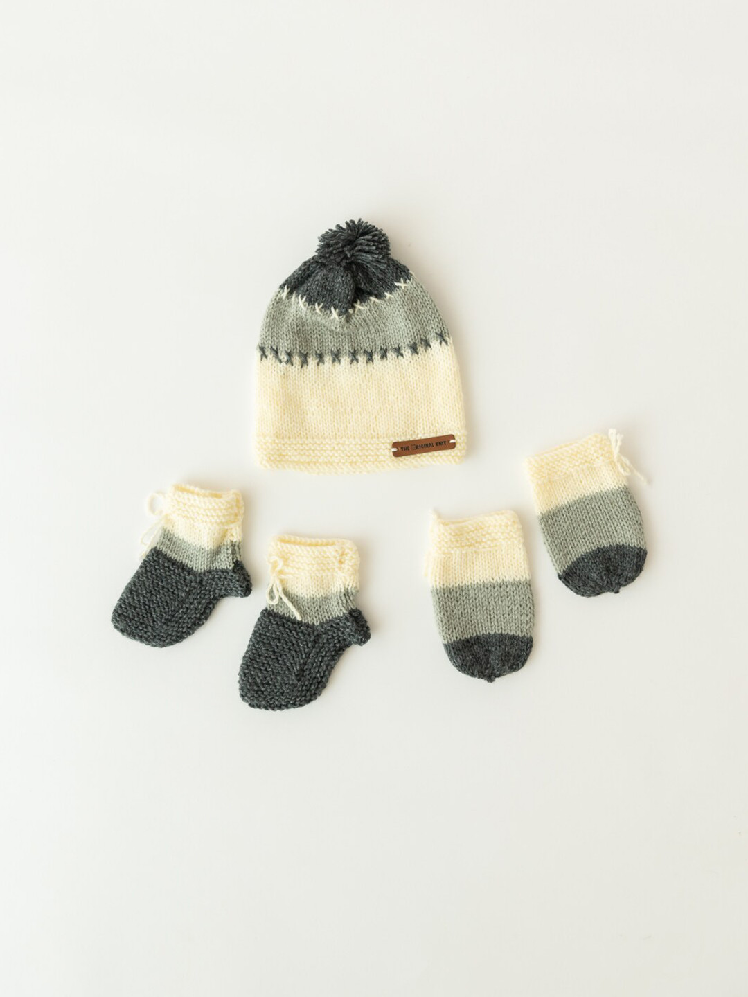 

The Original Knit Unisex Kids Grey And Off White Beanie Socks And Mitten Set