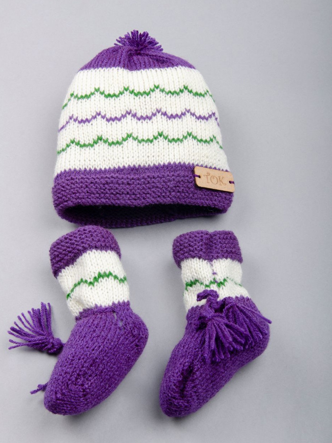 

The Original Knit Unisex Kids Purple & White Self Design Cap With Socks
