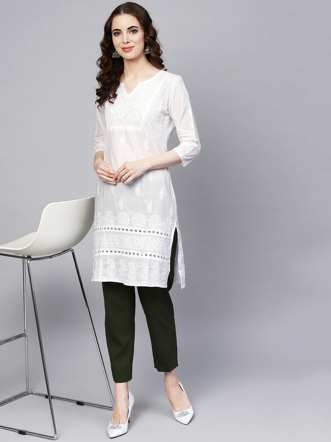 

Saadgi Women White Chikankari Embroidered Straight Kurta