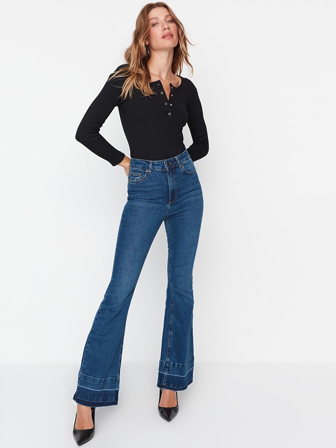 

Trendyol Women Blue Solid Cotton Jeans