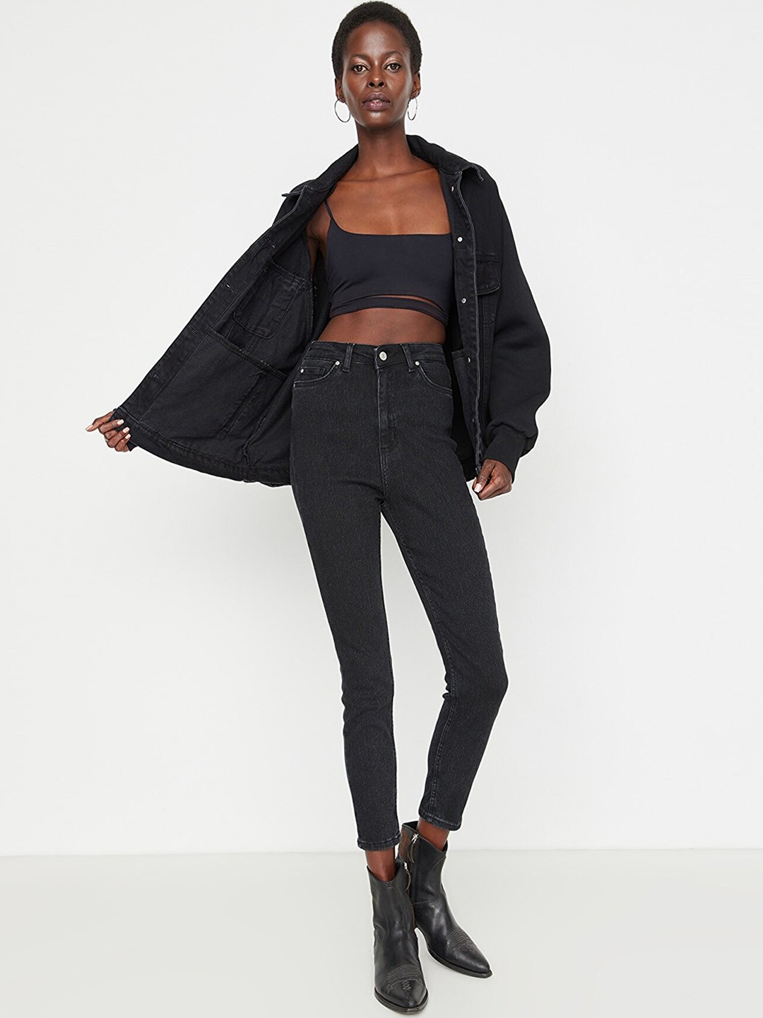 

Trendyol Women Black Cropped Jeans