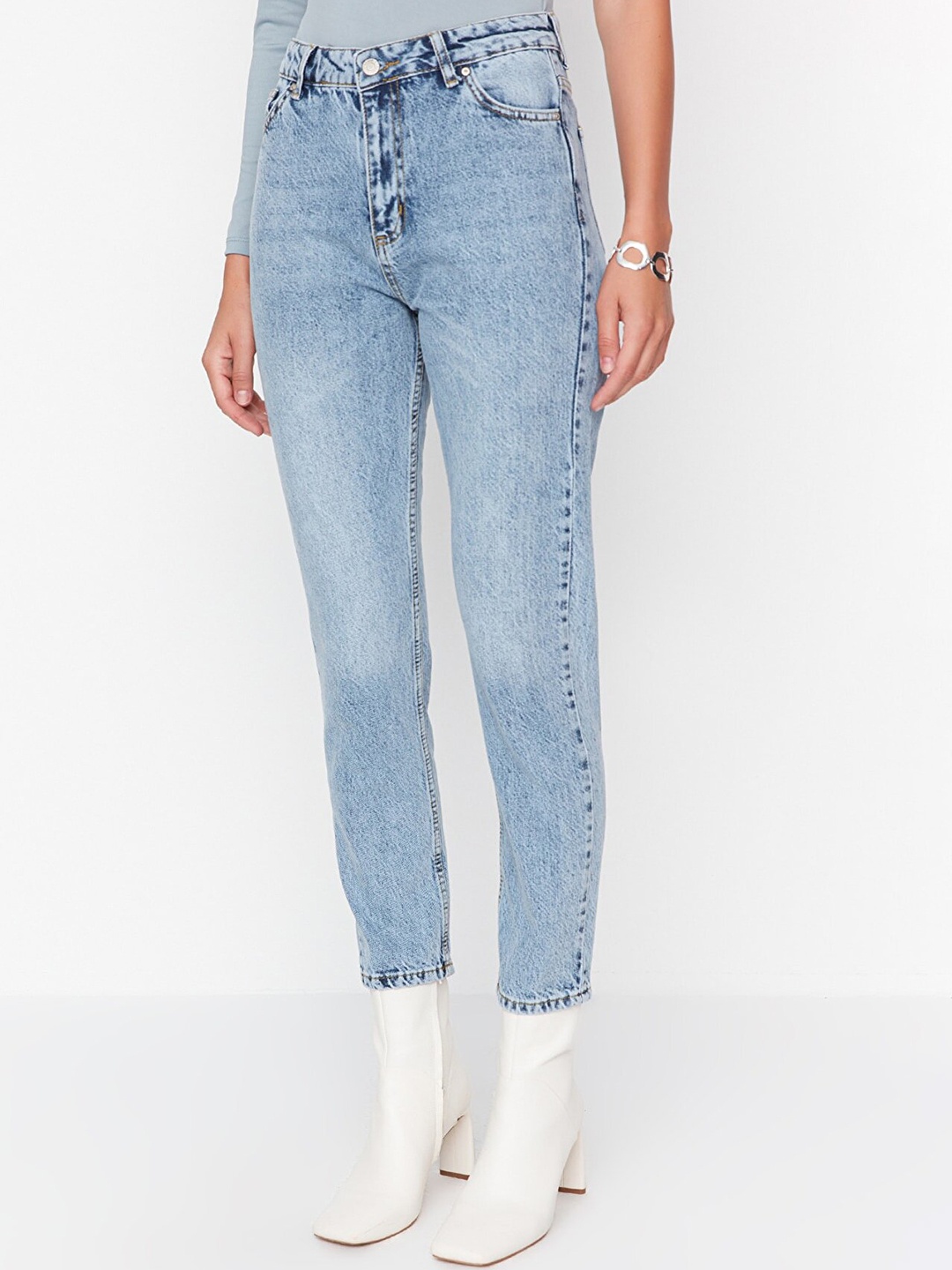 

Trendyol Women Blue Heavy Fade Cotton Jeans