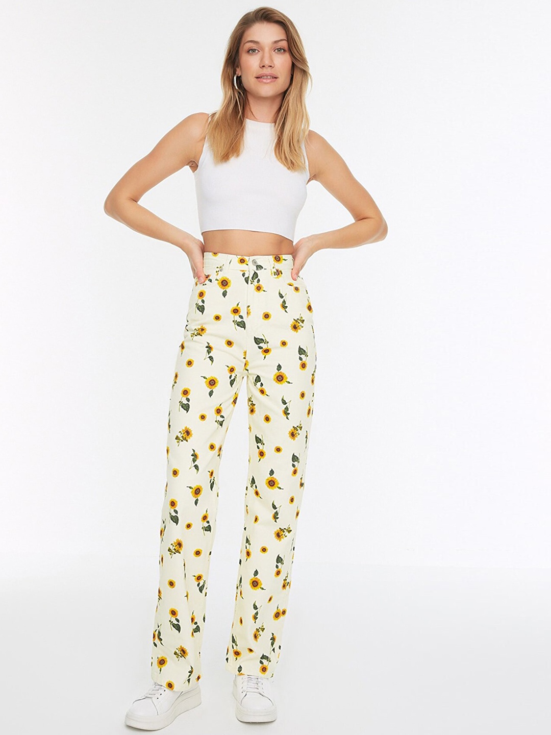 

Trendyol Women Off White Floral Printed Pure Cotton High Rise Trouser