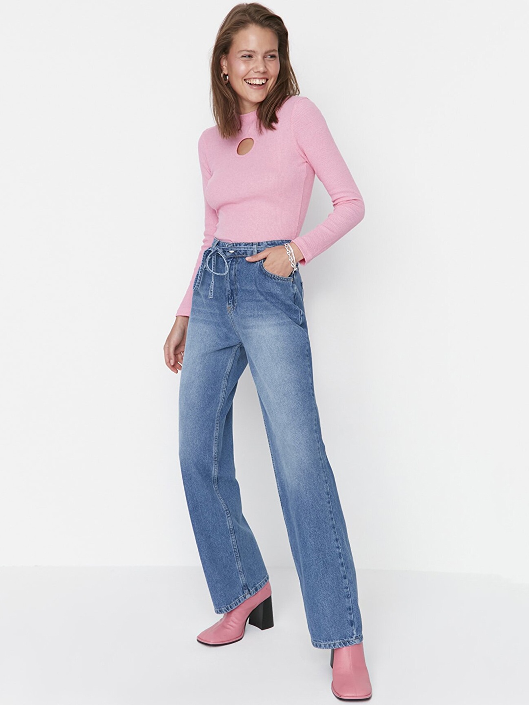 

Trendyol Women Blue Light Fade Cotton Jeans