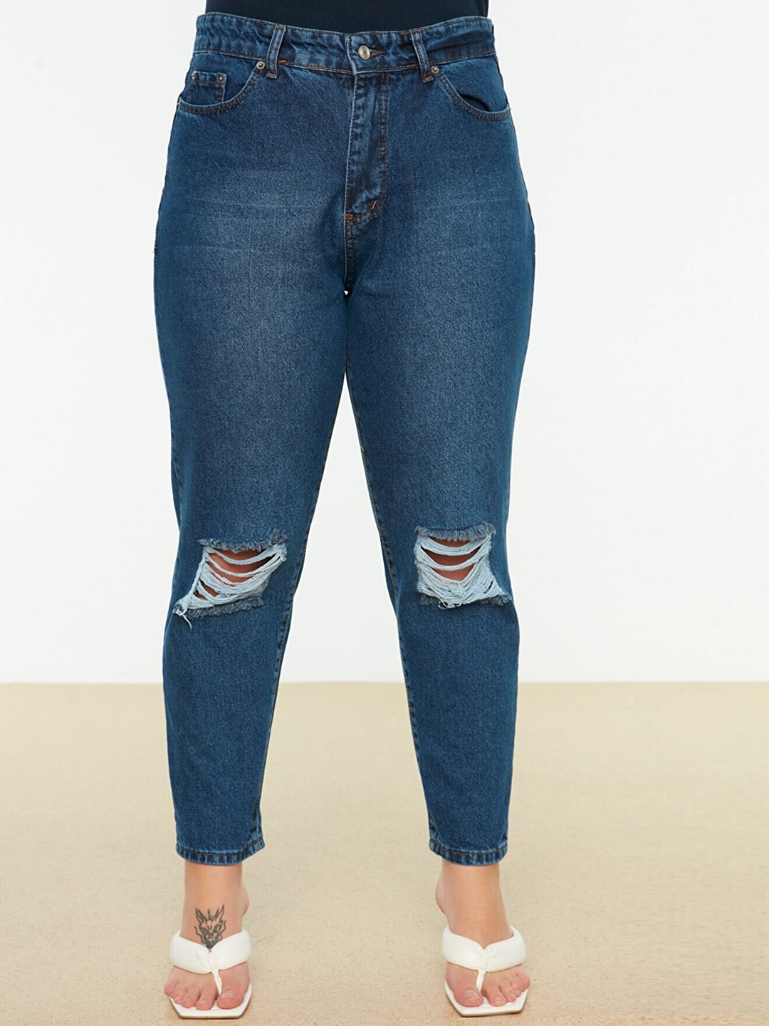 

Trendyol Women Plus Size Blue Slim Fit Slash Knee Light Fade Jeans