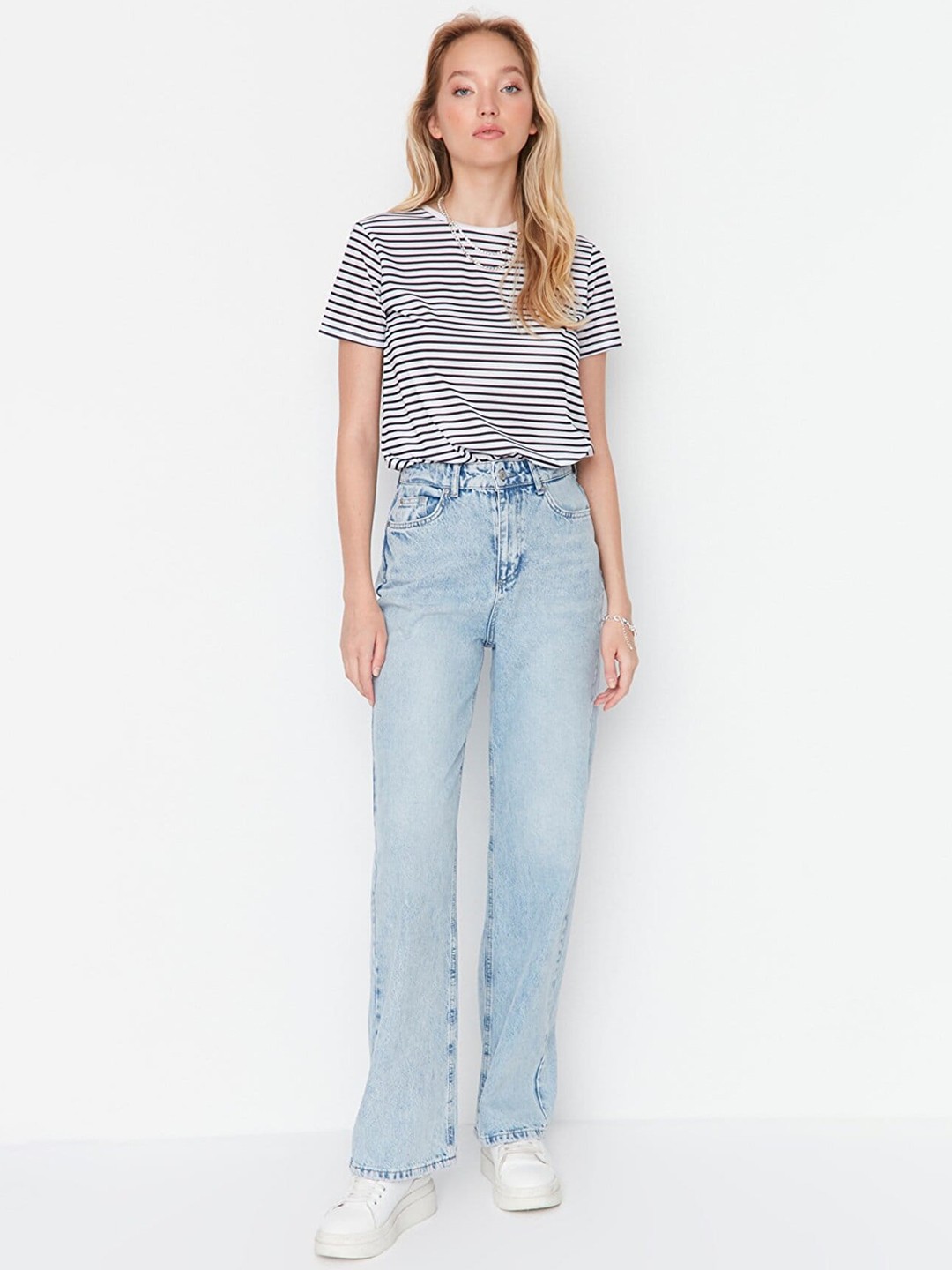 

Trendyol Women Blue Pure Cotton Light Fade Jeans