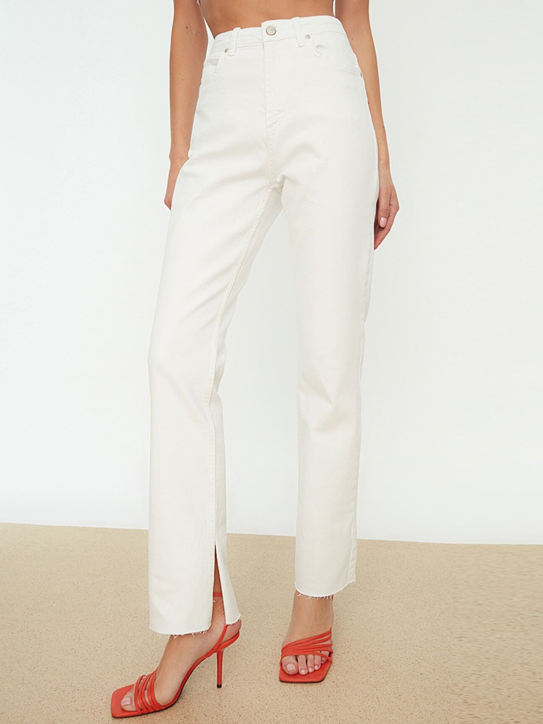 

Trendyol Women White Mildly Distressed Jeans