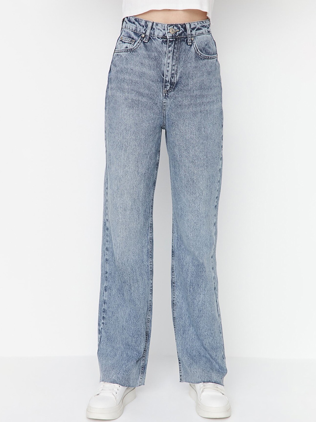 

Trendyol Women Blue Regular Fit Heavy Fade Jeans