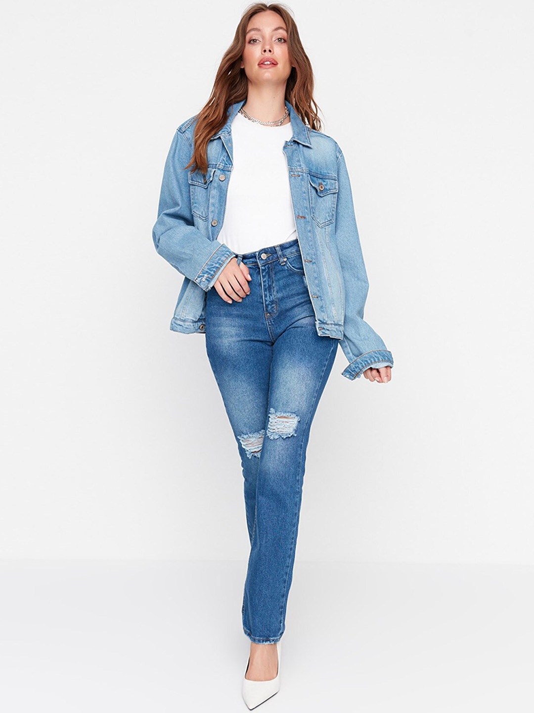 

Trendyol Women Blue Mildly Distressed Heavy Fade Jeans