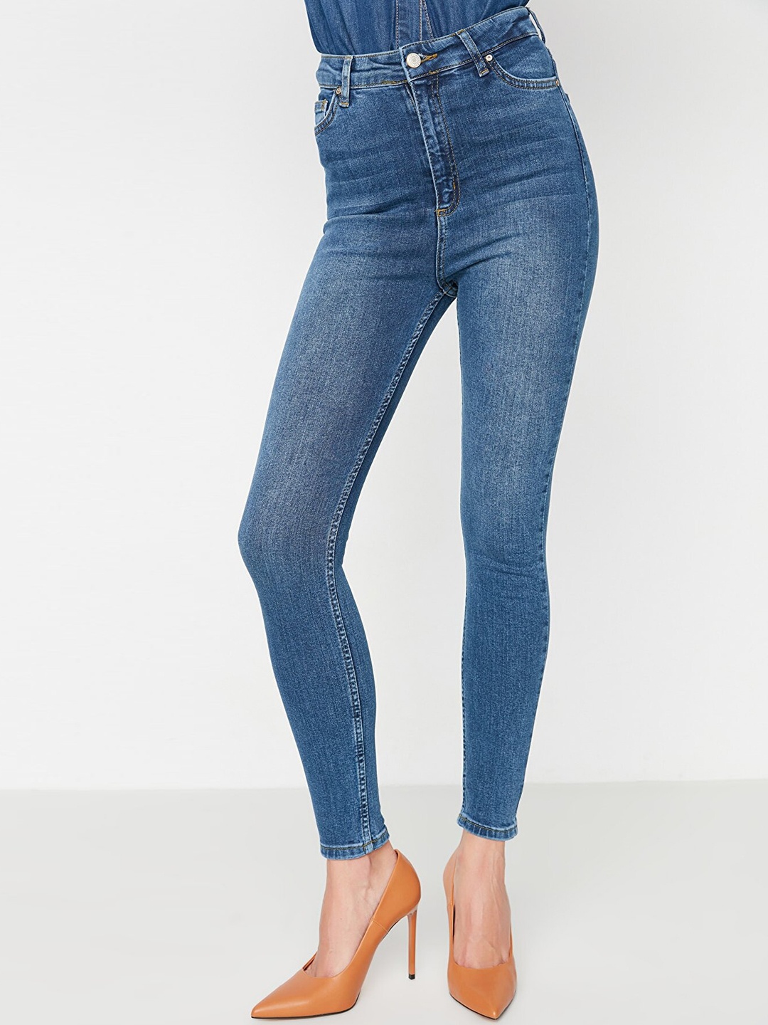 

Trendyol Women Blue Skinny Fit Light Fade Jeans