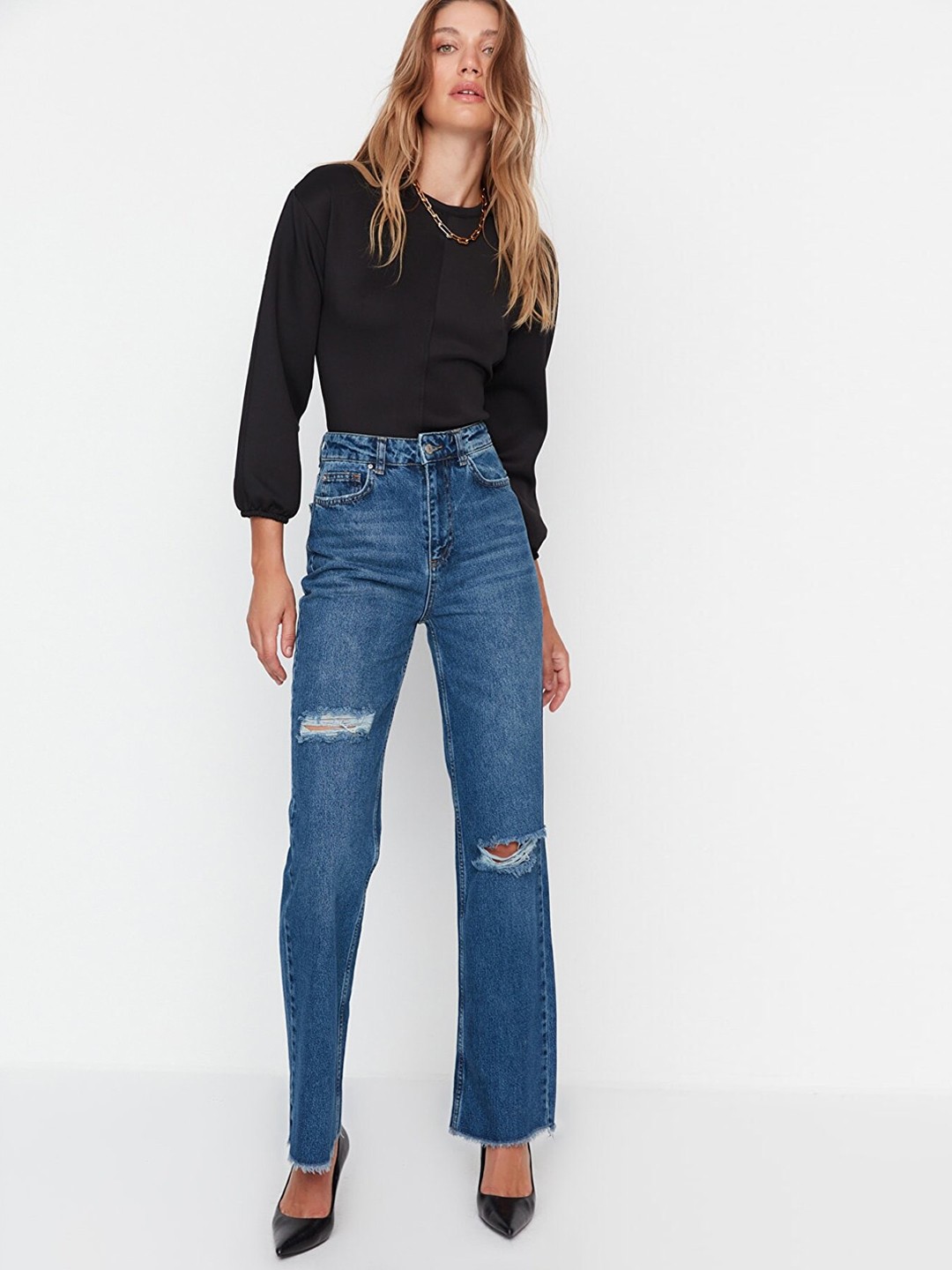 

Trendyol Women Blue Mildly Distressed Light Fade Pure Cotton Jeans