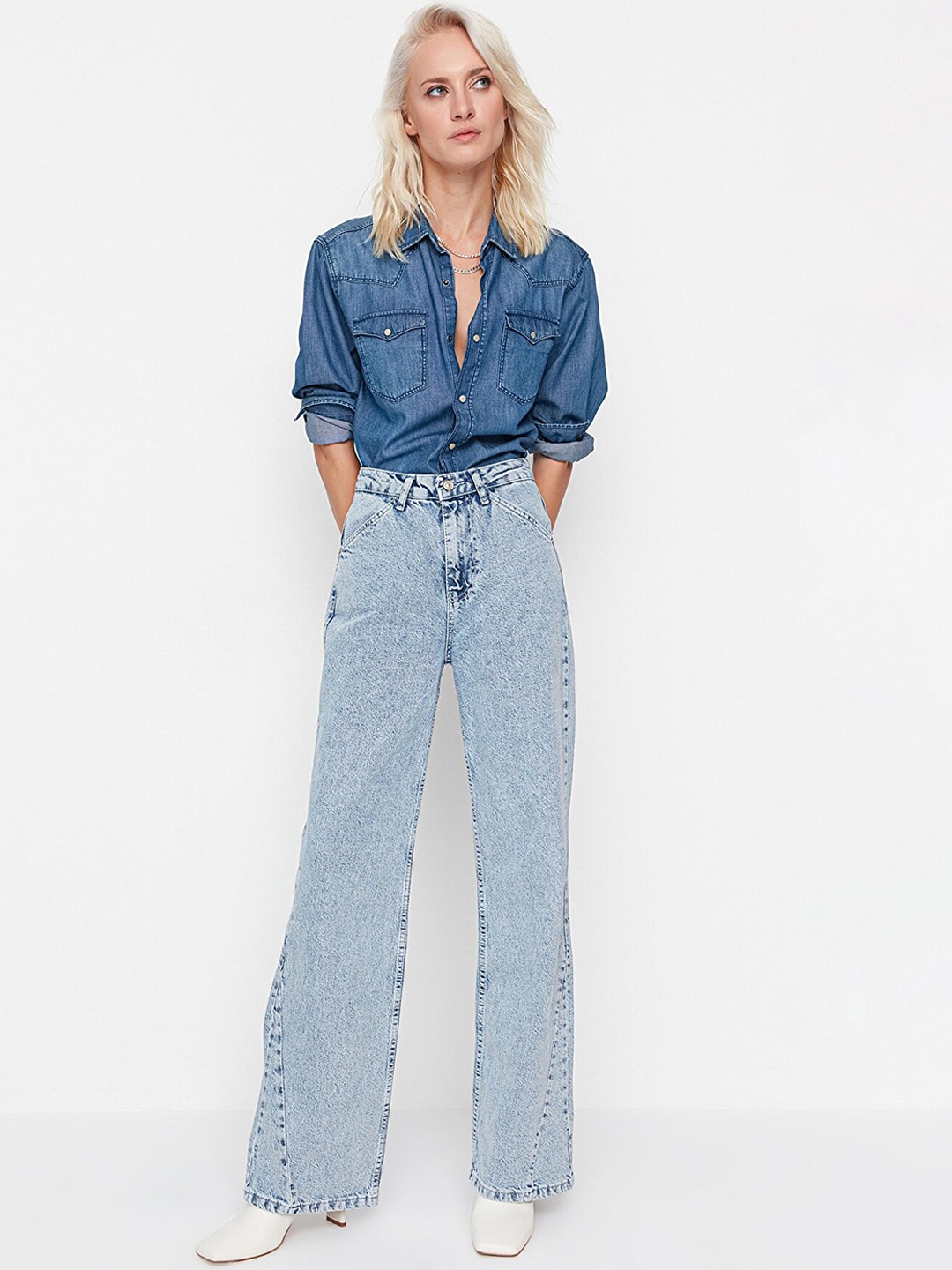 

Trendyol Women Blue Straight Fit Heavy Fade Cotton Jeans