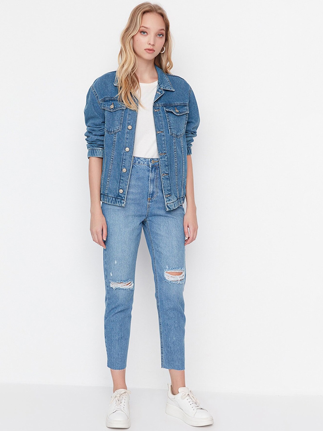 

Trendyol Women Blue Slash Knee Light Fade Jeans