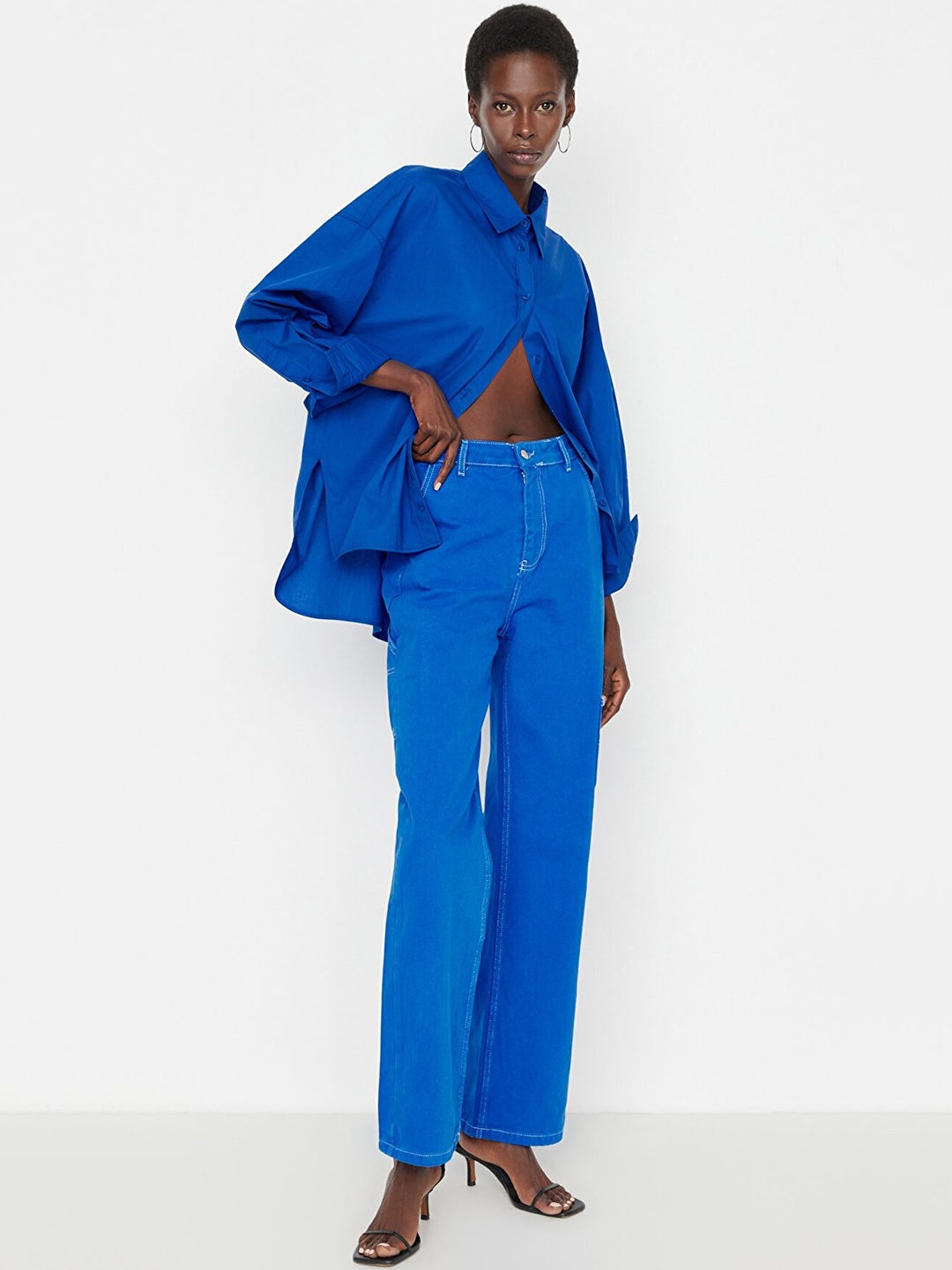

Trendyol Women Blue Regular Fit Solid Jeans